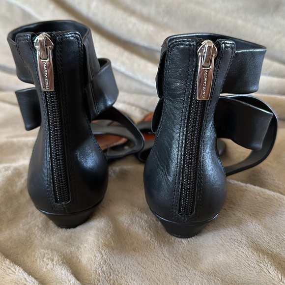 Vince Camuto Seevina Flat Sandals - Picture 4 of 10